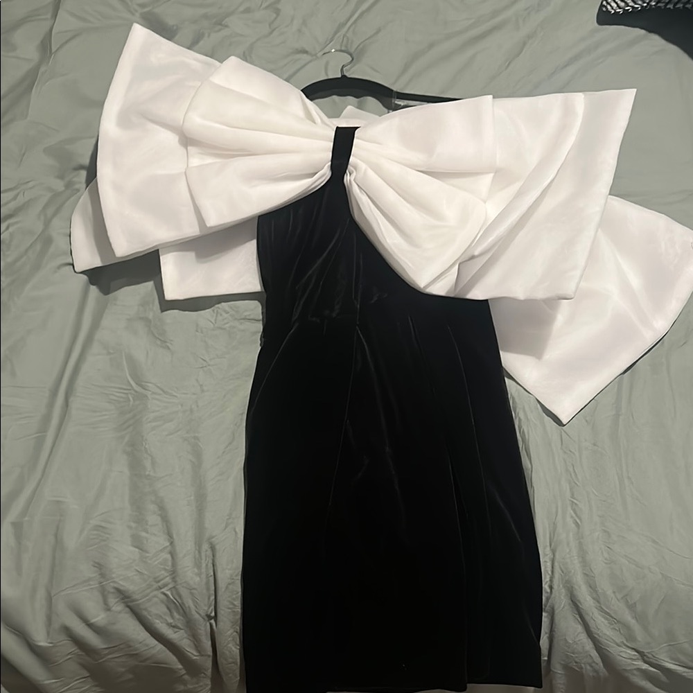 Elegant Black and White Dress with Bow